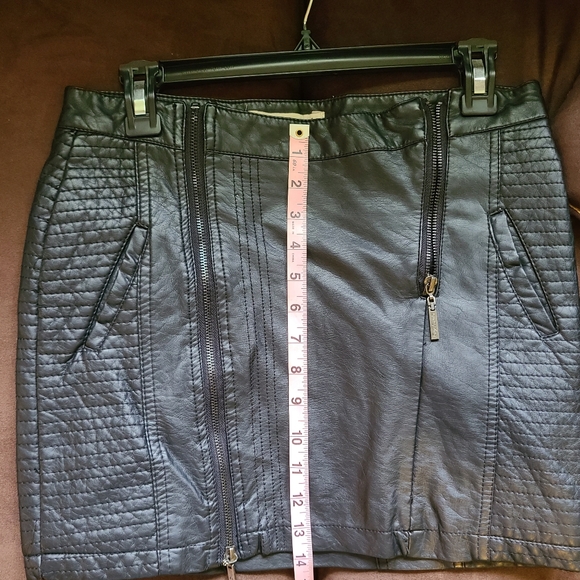 MINI skirt! - Picture 4 of 5